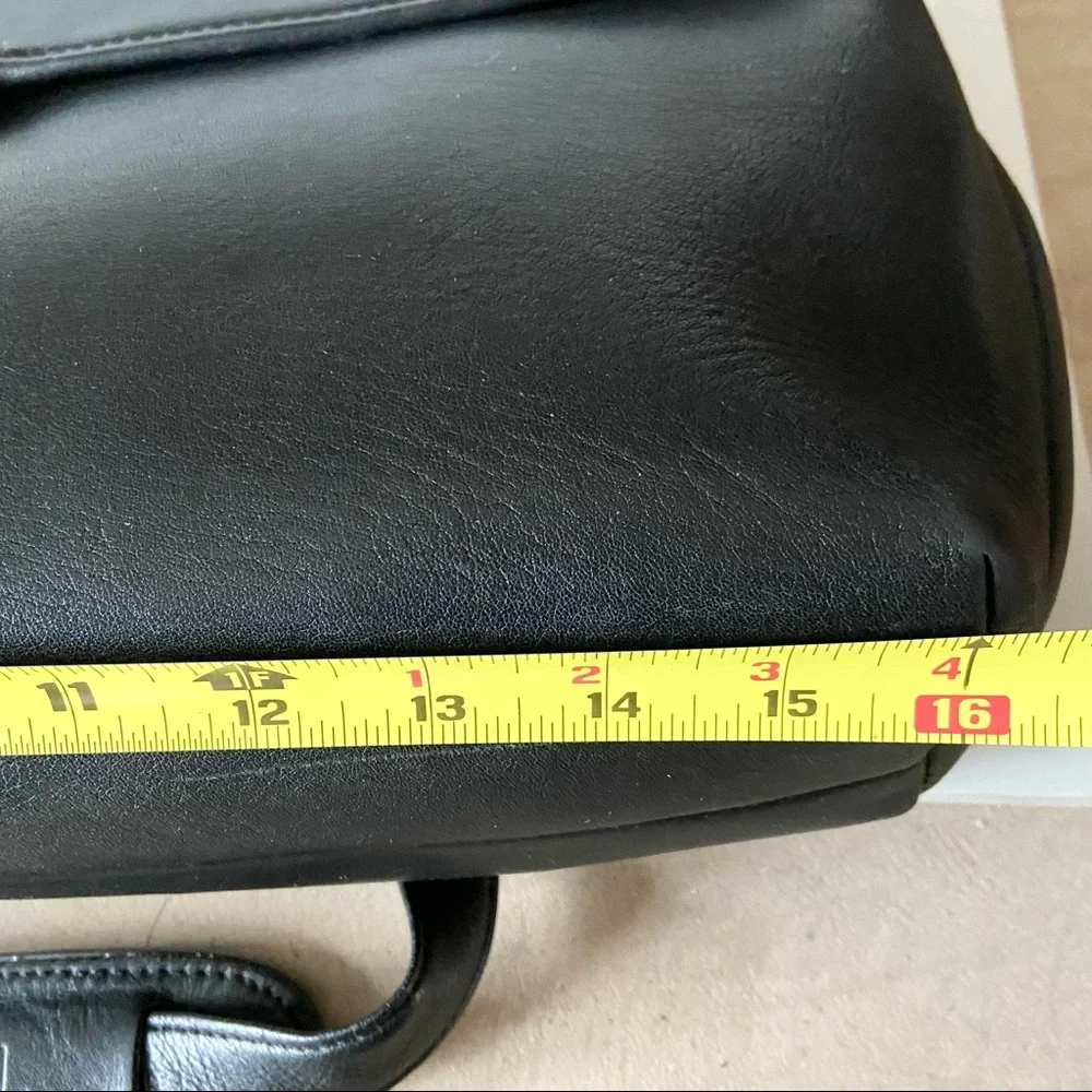 Tumi Black Leather Crossbody Messenger Bag Lock and Keys included. - Picture 10 of 12